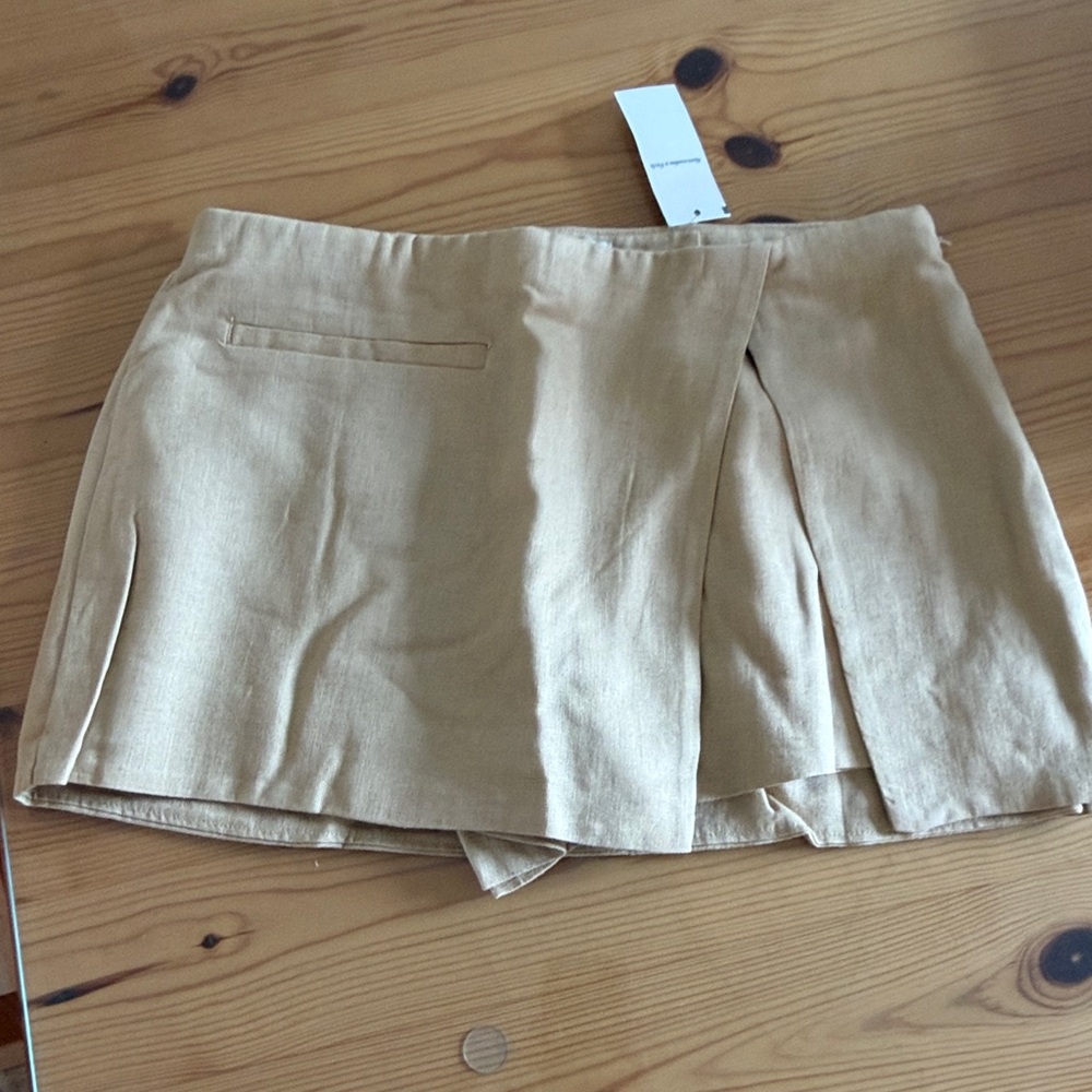 Abercrombie & Fitch Mid Rise Micro Wrap Mini Skort - Picture 3 of 3
